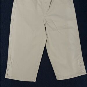 Gloria Vanderbilt Tan Cropped Pants
